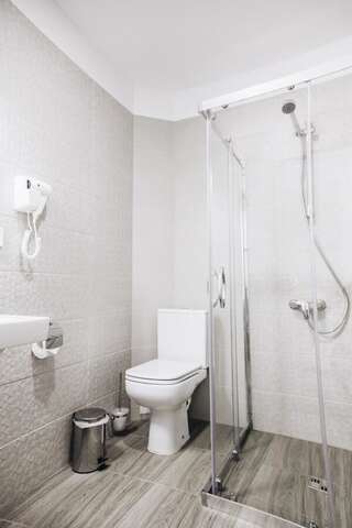 Отель Гостиница Континент Николаев Николаев Улучшенный двухместный номер с 1 кроватью или 2 отдельными кроватями-5