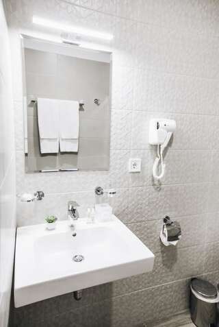 Отель Гостиница Континент Николаев Николаев Улучшенный двухместный номер с 1 кроватью или 2 отдельными кроватями-9