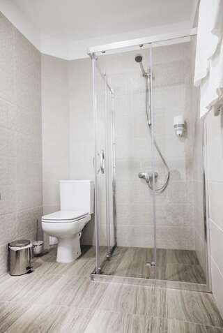 Отель Гостиница Континент Николаев Николаев Улучшенный двухместный номер с 1 кроватью или 2 отдельными кроватями-10