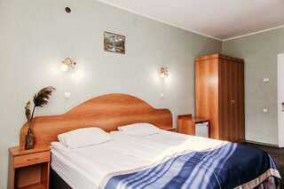 Отель Гостиница Континент Николаев Николаев Стандартный двухместный номер с 1 кроватью или 2 отдельными кроватями-5