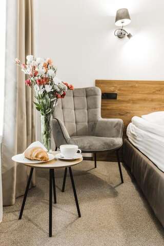 Отель Гостиница Континент Николаев Николаев Улучшенный двухместный номер с 1 кроватью или 2 отдельными кроватями-1